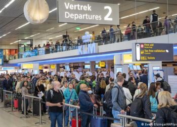 Anulime fluturimesh, pritje pa fund: çfarë po ndodh në aeroporte?