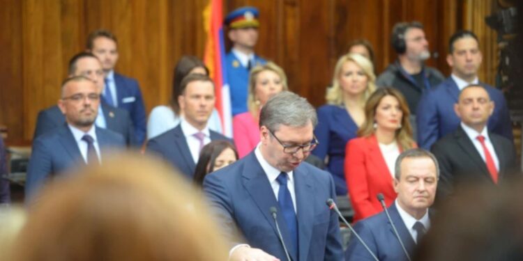 “Betohem se do ta ruaj si pjesë të Serbisë”, Vuçiç përfshin Kosovën në betimin e tij si president