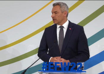 “S’është e ndershme që të përzihen gjërat me njëra-tjetrën”, kancelari austriak krah Shqipërisë për hapjen e negociatave