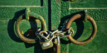 Investitorët e mëdhenj ikin nga Shqipëria, vijnë të vegjlit! Mbyllen 44 kompani me më shumë se 50 punonjës