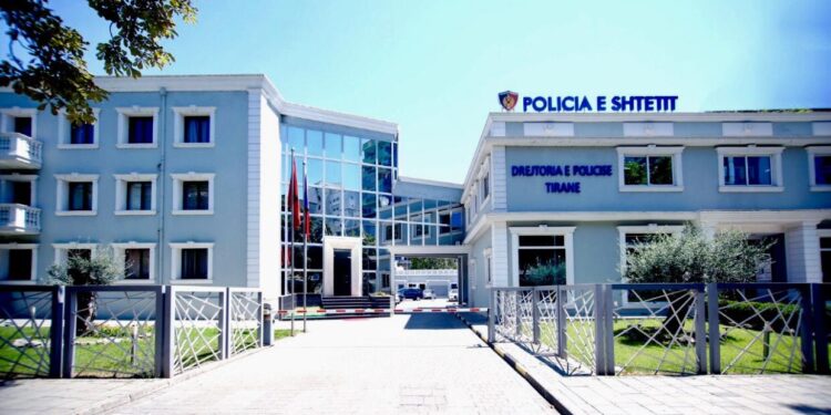 Futi në “kurth” një person dhe i mori 16 mijë euro, arrestohet 30-vjeçarja