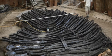 Arkeologët në “garë” me kohën për të shpëtuar një anije të mbytur 1300 vjeçare në Francë