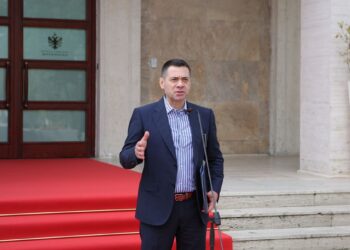 “Me çfarë keni ardhur në punë sot?”, Ahmetaj tregon nëse do hiqet Bordi i Transparencës 