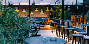 Shoqata e Bareve: Lokalet e ish-Bllokut nuk patën rritje të xhiros nga ndeshja e Ligës së Konferencës