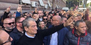 Berisha thirrje qytetarëve: Të gjithë para Kryeministrisë në 7 korrik