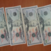 Blinte me dollarë false, arrestohet organizatori i grupit prej katër personash (VIDEO)