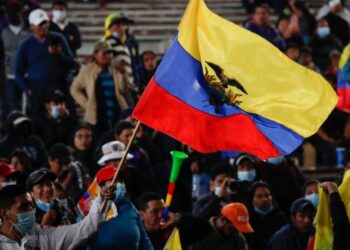 Ekuadori premton ulje të çmimit të karburantit mes protestave