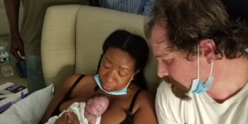 E ngatërruan me mbetjet, foshnja e vdekur hidhet në plehra nga stafi i spitalit