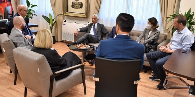 Gledis Nano takon zv. drejtorin e Policisë Italiane