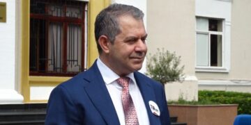 Dendias “kërcënon” Shqipërinë nëse ngre çështjen çame/ Idrizi i përgjigjet ashpër kryediplomatit grek