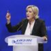 Marine Le Pen goditet me vezë (VIDEO)