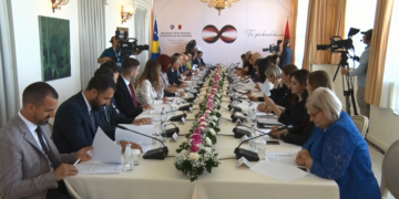 Mbledhja e dy qeverive, përqafim i ngrohtë mes Ramës dhe Kurtit