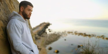 Dy ditë më parë u përfshi në një sherr, Noizy-i i vendosin trit*lin në lokalin e tij