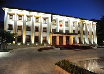 Çfarë është dhe çfarë nuk e lënë të jetë Presidenti i Republikës!