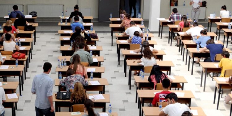 Sot provimi i fundit i Maturës Shtetërore/Mbi 32 mijë maturantë i nënshtrohen testit të lëndës me zgjedhje