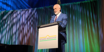 Afganët në Shqipëri/Rama nderohet me çmim: Më erdhi turp nga refuzimi i vendeve të pasura