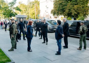 Rama dhe Abazoviç në Kiev të rrethuar nga forca të shumta sigurie