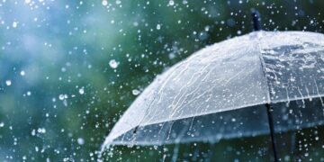 Nga vapa përvëluese te çadrat, nesër priten reshje në pjesën më të madhe të territorit