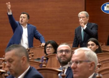 Rama përplaset me Berishën në Kuvend: Ulu aty o “non grata”, je i padëshiruar