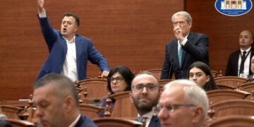 Rama përplaset me Berishën në Kuvend: Ulu aty o “non grata”, je i padëshiruar