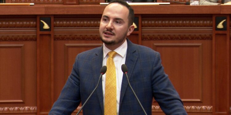 Salianji sulmon qeverinë: S’keni hallin e qytetarëve, paratë u’a jepni një grupi oligarkësh