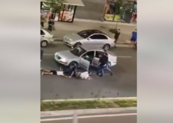 Të shtrirë në tokë e me pranga në duar, çfarë ndodhi dy ditë më parë në Astir (VIDEO)
