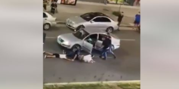 Të shtrirë në tokë e me pranga në duar, çfarë ndodhi dy ditë më parë në Astir (VIDEO)
