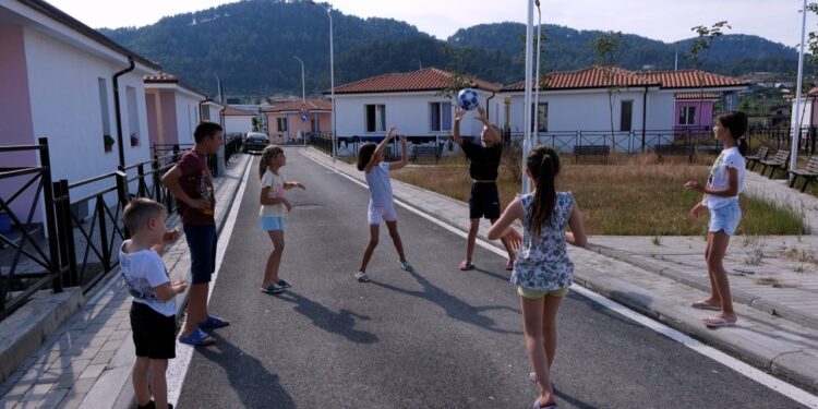 Shtëpitë në Vaqarr, jeta e re e familjarëve pas ndihmës nga “Fundjavë Ndryshe”