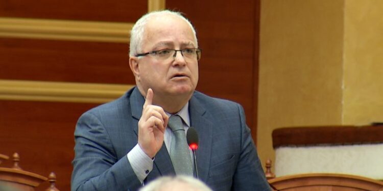 Spaho kritikon Ministren e Financave: Ndërro fjalimin, e njëjta histori me ty