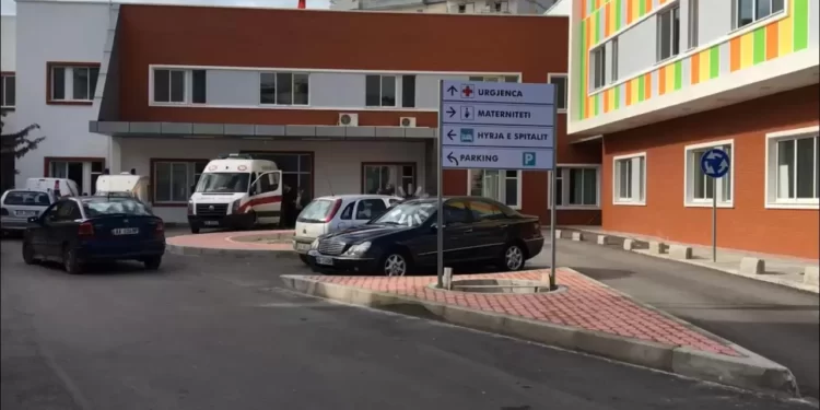 Zjarr në spitalin e Sarandës
