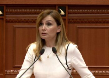 Ironizoi Ramën pasi i tha “JO” Samitit të BE-së, Tabaku: Bëri si trim por shkoi me një këmbë si çeço