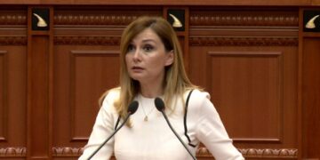 Ironizoi Ramën pasi i tha “JO” Samitit të BE-së, Tabaku: Bëri si trim por shkoi me një këmbë si çeço