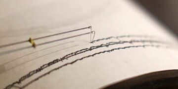 Panik kur tërmeti “trondit” një shkollë në Kinë (VIDEO)