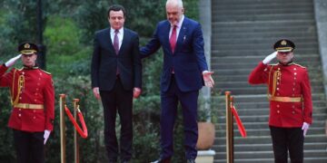 Edi Rama e Albin Kurti, dy të dënuar që të duan njëri-tjetrin