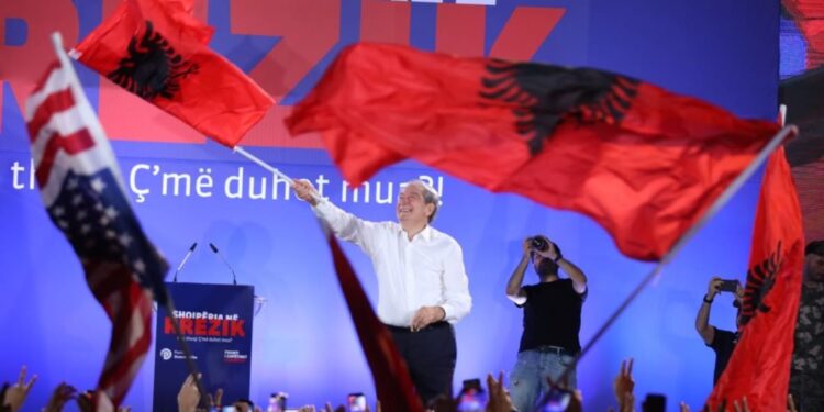 Shqiptarët, dëshpërimisht të dëshpëruar!