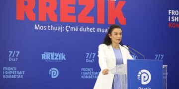 Debati me gazetarin/PD-Ramës: Hiq dorë nga konferencat për shtyp, nuk kontrollon dot veten