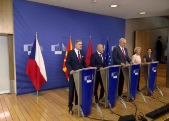 Zëri i Amerikës: Tirana dhe Shkupi nisin procesin e bisedimeve për anëtarësim në BE