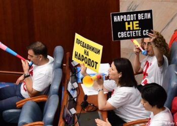 Shkup: Debate të tensinuara në kuvend, opozita kundërshton propozimin francez