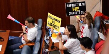 Shkup: Debate të tensinuara në kuvend, opozita kundërshton propozimin francez