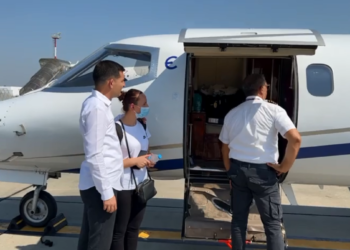 Në rrezik për jetën nga bllokimi i dy veshkave, “Fundjavë Ndryshe” transporton vajzën e sëmurë drejt Italisë