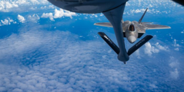 Avionët luftarakë amerikanë dhe japonezë “bashkojnë forcat”