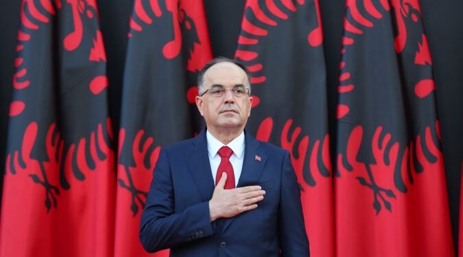 Begaj dekreton shkarkimin e Ahmetajt dhe emërimin e Ballukut