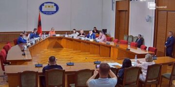 Mandati i Xhaçkës/Degradon debati mes Ballës dhe Bardhit