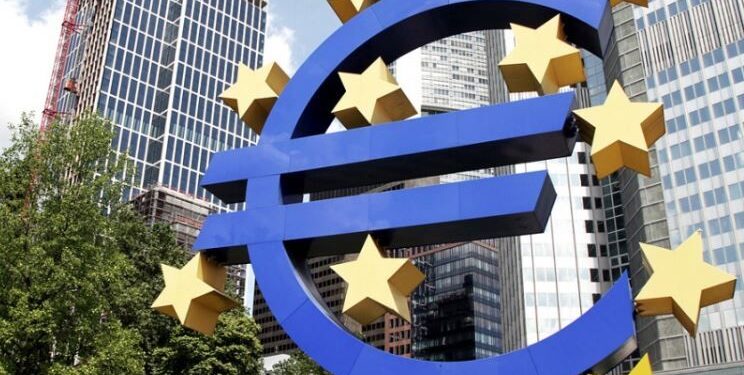 Banka Qendrore Evropiane rrit normat e interesit për herë të parë në 11 vjet