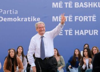 “Berisha e ka personale çështjen e të shpallurit “non grata”, Kryemadhi merr në mbrojtje kreun e “Foltores”