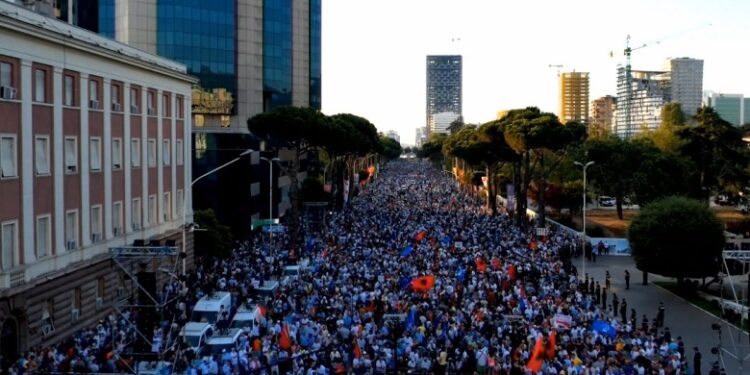 Mitet që rrëzoi dhe të vërtetat që rizbuloi protesta e thirrur nga Berisha