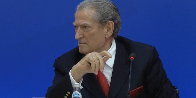 Emrat/ Berisha zbulon kush qëndron pas shpalljes “non grata” nga Britania e Madhe