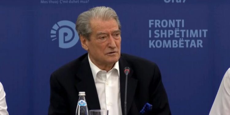 “Rama abuzon me dinjitetin e shqiptarëve”, thirrja e Berishës një ditë para protestës