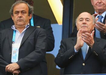 Sepp Blatter dhe Michel Platini lirohen nga akuzat për mashtrim