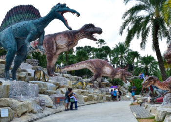 Shkencëtarët zbulojnë një dinosaur të ri gjigant grabitqar, me kokë të madhe e krahë të vegjël